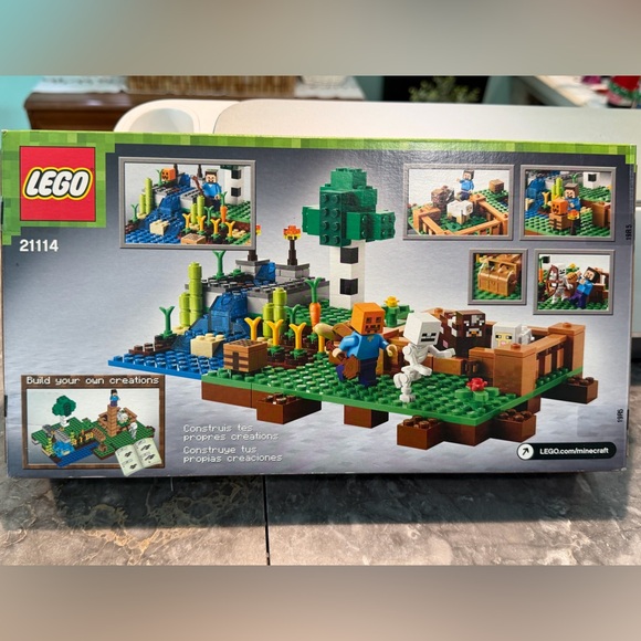 LEGO Minecraft Adventure Set with Green and Brown Blocks. RETIRED - Picture 3 of 4